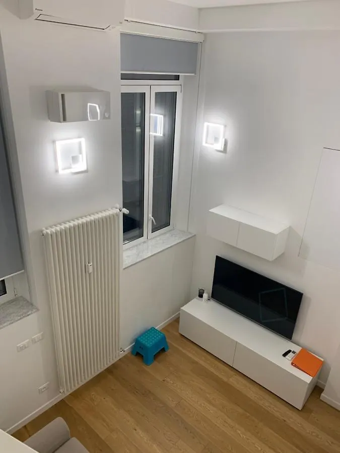 Casa Vacanze Ada 밀라노 아파트